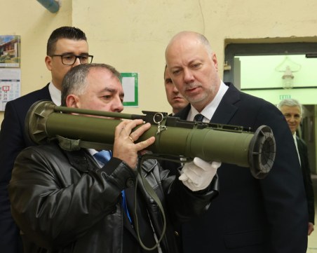Премиерът Росен Желязков посети цеха на ВМЗ-Сопот в Иганово