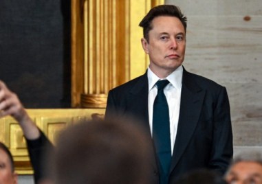 Състоянието на американския предприемач Илон Мъск е намаляло със 121