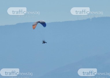 Моторен парапланер кръжи над Пловдив Летателното средство е забелязано да