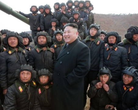 Северна Корея представи за първи път собствена строяща се ядрена подводница