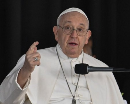 Ватиканът: Папа Франциск се подобрява