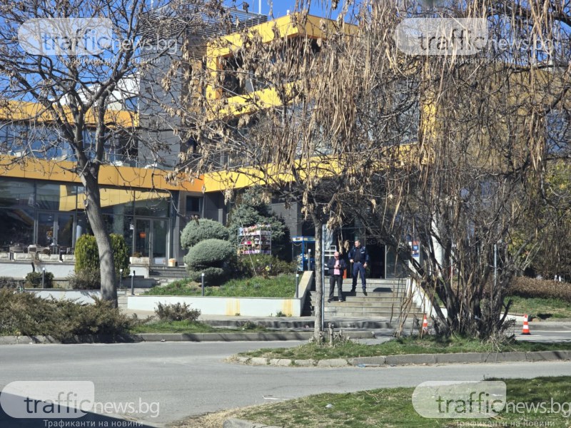 Сигнал за бомба е причината за евакуацията на магазин Лекси“