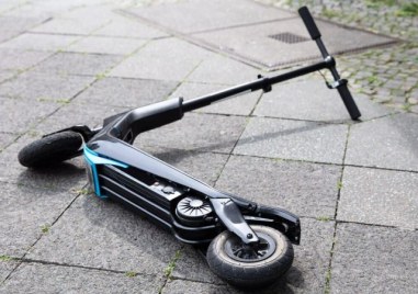 Водач на електрическа тротинетка е в болница след инцидент в