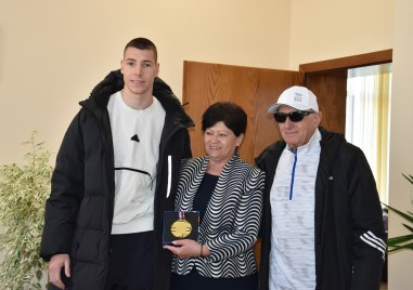 Кметът на община Харманли Мария Киркова посрещна днес европейския шампион