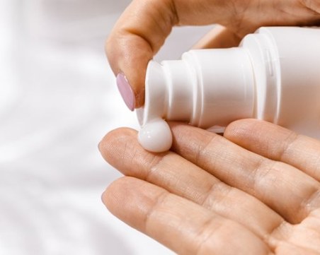 Френска козметична марка изтегля кремове заради бензен