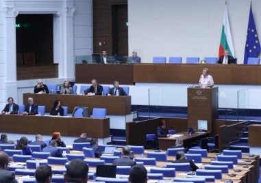 Съдиите от Конституционния съд работят е лаконичния коментар който получи