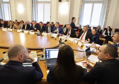 Депутатите от бюджетната комисия към парламента приеха за второ четене