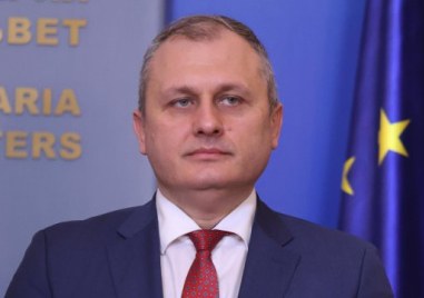 Министърът на електронното управление Валентин Мундров препоръча пред народните представители в Комисия