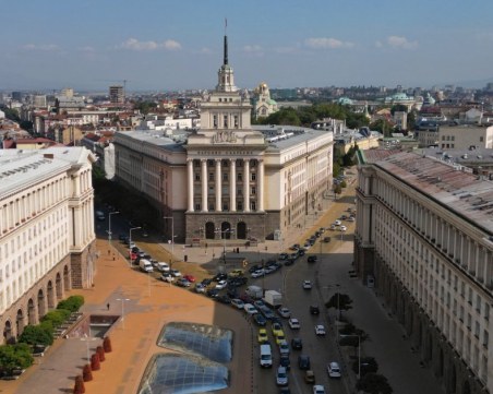 Реакции на партиите при новината, че „Величие