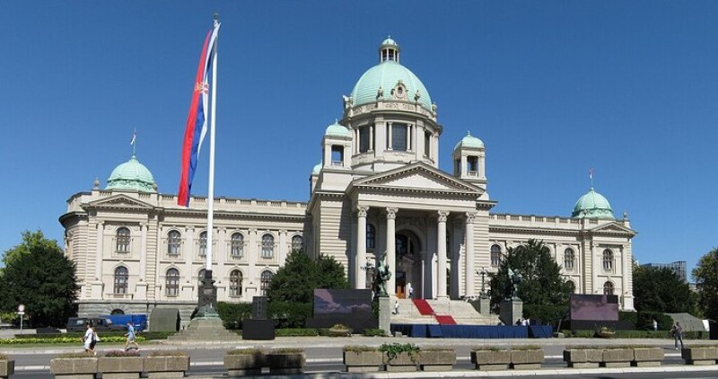 От съображения за сигурност – затварят парламента в Сърбия