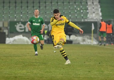 Ботев загуби един от титулярите си Константинос Балоянис за гостуването