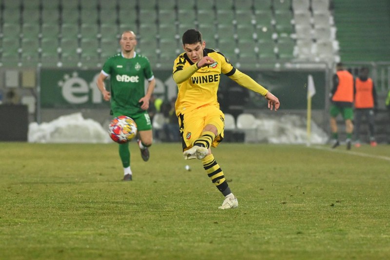 Ботев загуби един от титулярите си Константинос Балоянис за гостуването