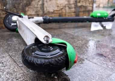 18 годишен е без сериозни наранявания след като се блъснал с