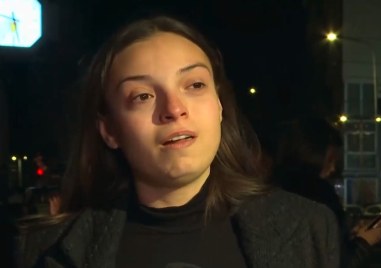 В неделя десетки родители пристигаха пред болницата в Кочани търсейки