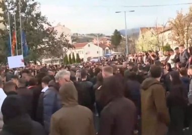 Смърт на корупцията и искаме справедливост скандираха деца които се