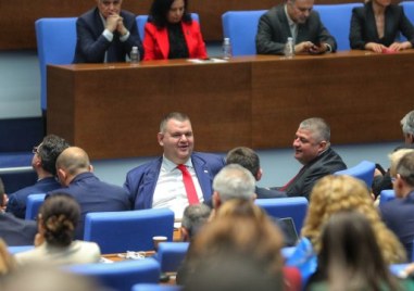 Вече ще работят с Пеевски хората решават така  Това каза лидерът