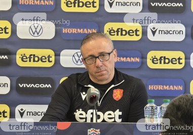 Старши треньорът на националния отбор Илиан Илиев и капитанът Кирил