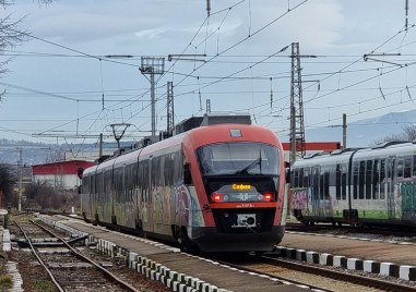 Мъж заплаши с пистолет началник на влак съобщиха от областната