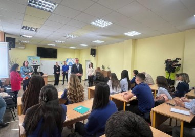 Министърът на труда и социалната политика Борислав Гуцанов се включи