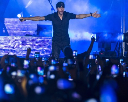 Енрике Иглесиас идва в България