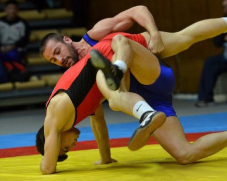 Локомотив организира силен международен турнир по борба