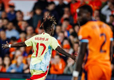 Нидерландия и Испания оставиха всичко за реванша в първия четвъртфинал