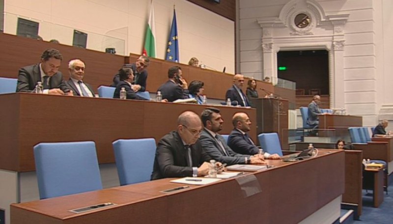 След продължили повече от 11 часа дебати и над три