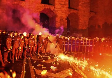 Протестите след ареста на кмета на Истанбул Екрем Имамоглу продължават