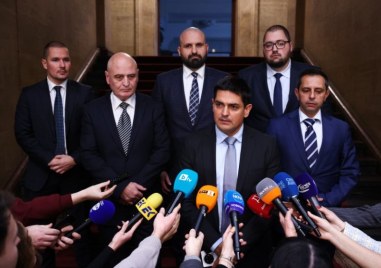 Градусът на политическото напрежение след закриването на парламентарната група на