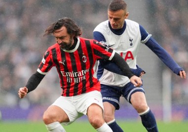 Димитър Бербатов игра за легендите на Тотнъм в приятелски мач