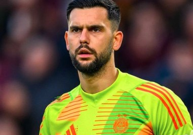 Националният вратар Димитър Митов е със скъсани връзки на дясното рамо