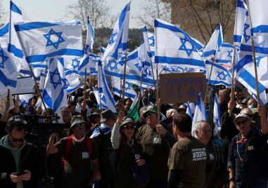 Хиляди хора протестираха в Израел срещу уволнението на ръководителя на