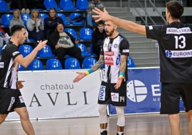 По чудесен начин стартираха играчите на волейболния Локомотив плейофите в