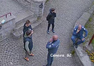 Нова вандалска проява заснеха камерите на сградата на Певческото дружество