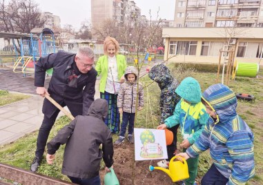 Кметът на район Източен Емил Русинов се включи в пролетното