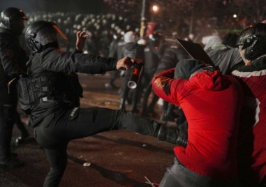 В неделя пета поредна нощ се проведоха огромни протести в