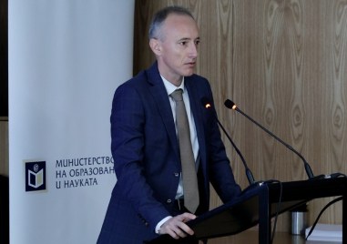 Трябва да бъдат увеличени часовете по математика и природни науки