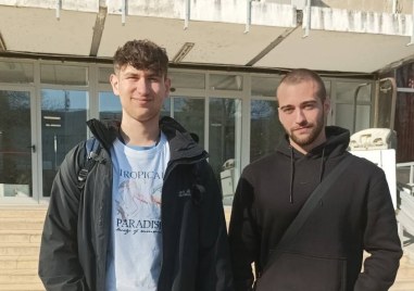 Със сребърни медали се завърнаха двама пловдивски зрелостници след като