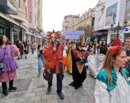 Пловдив празнува театъра с шествие, концерт и спектакли