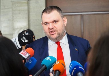 Лидерът на ДПС Нов начало Делян Пеевски с позиция