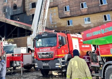 Пожар е избухнал рано тази сутрин в хотел в турския