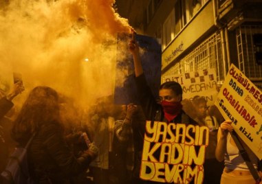 Още двама журналисти бяха задържани при акция сутринта в Истанбул