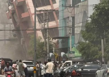 45 работници са затрупани при рухването на небостъргач в Банкок