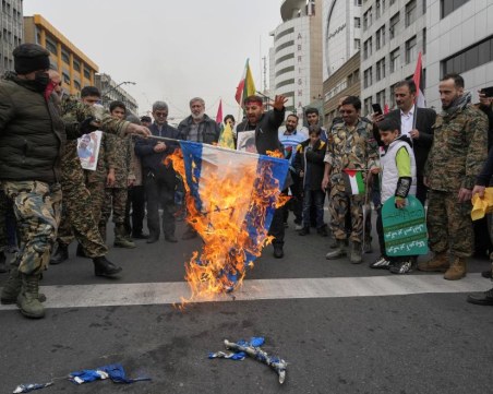 Шествие в подкрепа на палестинския народ изведе хиляди по улиците в Техеран