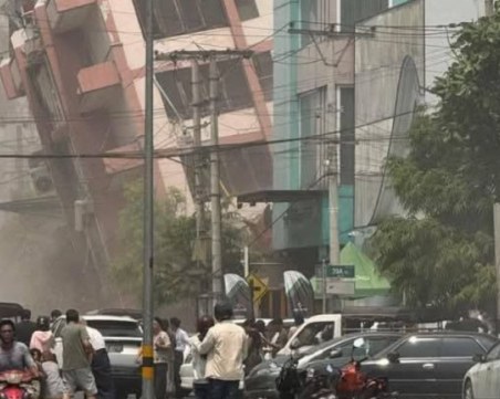 След мощния трус: 45 работници са затрупани при рухването на небостъргач в Банкок