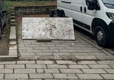 В Пловдив паркирането отдавна е битка но креативността на някои