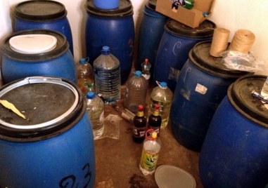 Над половин тон безакцизен алкохол иззеха полицаи от РУ Раковски Вчера