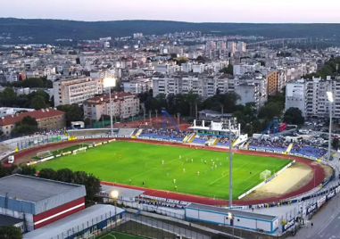 Благотворителната футболната среща между звездни селекции от ветерани на България