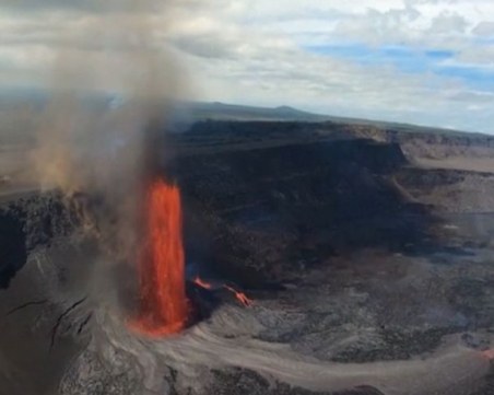 Един от най-активните вулкани на Земята изхвърли лава с височина над 200 м.