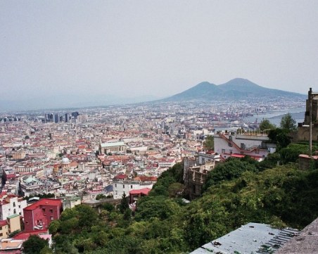 На този ден: Изригва вулканът Везувий